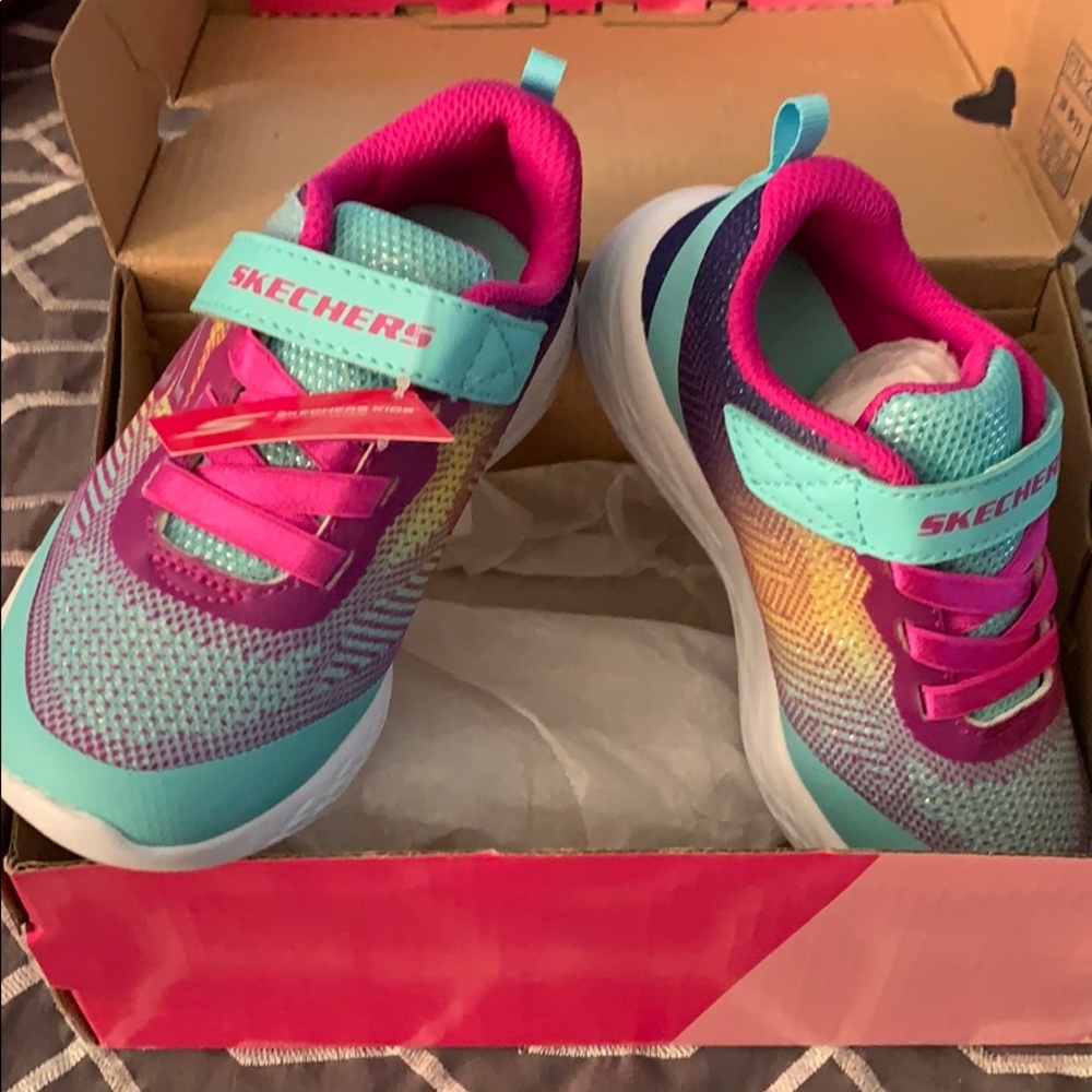 Girls sneakers